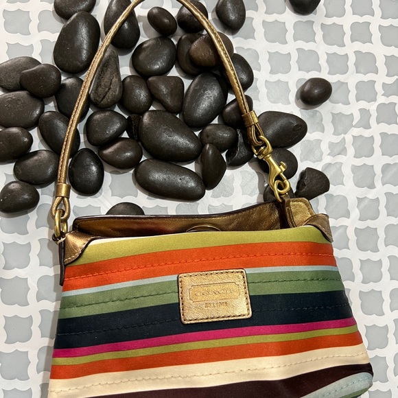 COACH vintage stripe wristlet has some ink marks in the inside see pictures - Picture 4 of 14